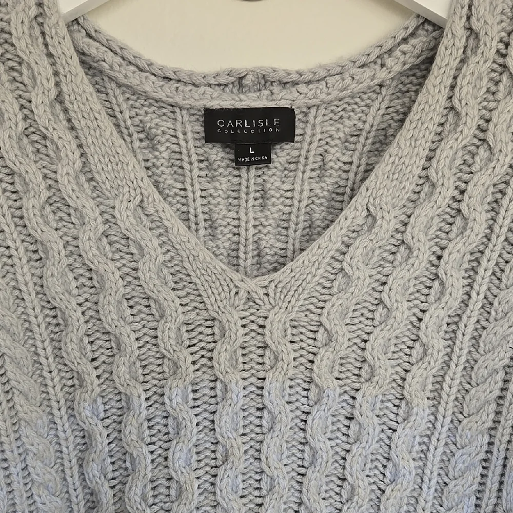 Carlisle Merino Wool Blend V-Neck Sweater with Gray and Blue Trim Size L - Picture 2 of 9